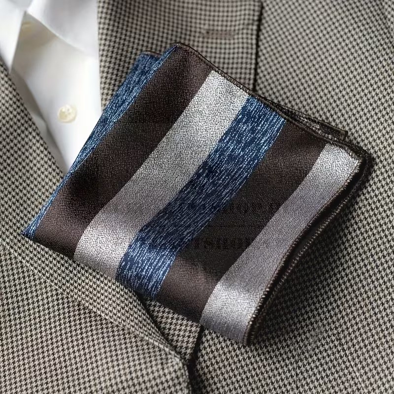                     Exkluzív díszzsebkendő - Csíkos