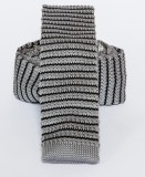 Prémium slim  kötött nyakkendő - Szürke-fekete csíkos Csíkos nyakkendők